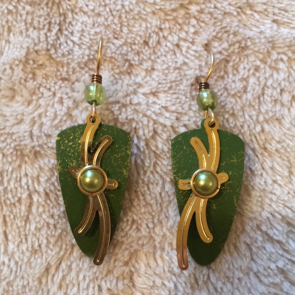 Jody Coyote Green Starburst Pierced Earrings NWT